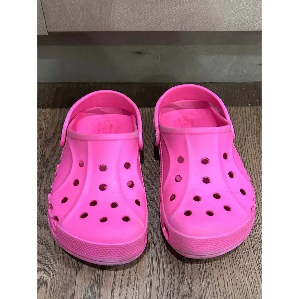 Crocs Baya Clogs Electric Pink Slip On Kids Sz J2 Casual Water Shoes Pool Beach